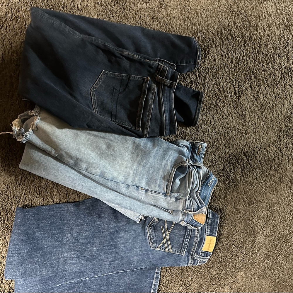 3 pair of jeans 2 American Eagle size 7/8 one is Aeropostale flare 7/8
